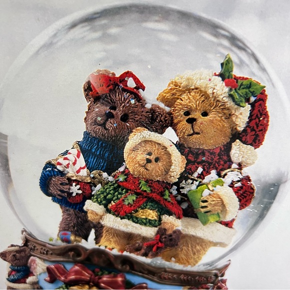 Christmas Musical Snow globe Three Bear 6” JC Penney in the Box - Picture 8 of 16